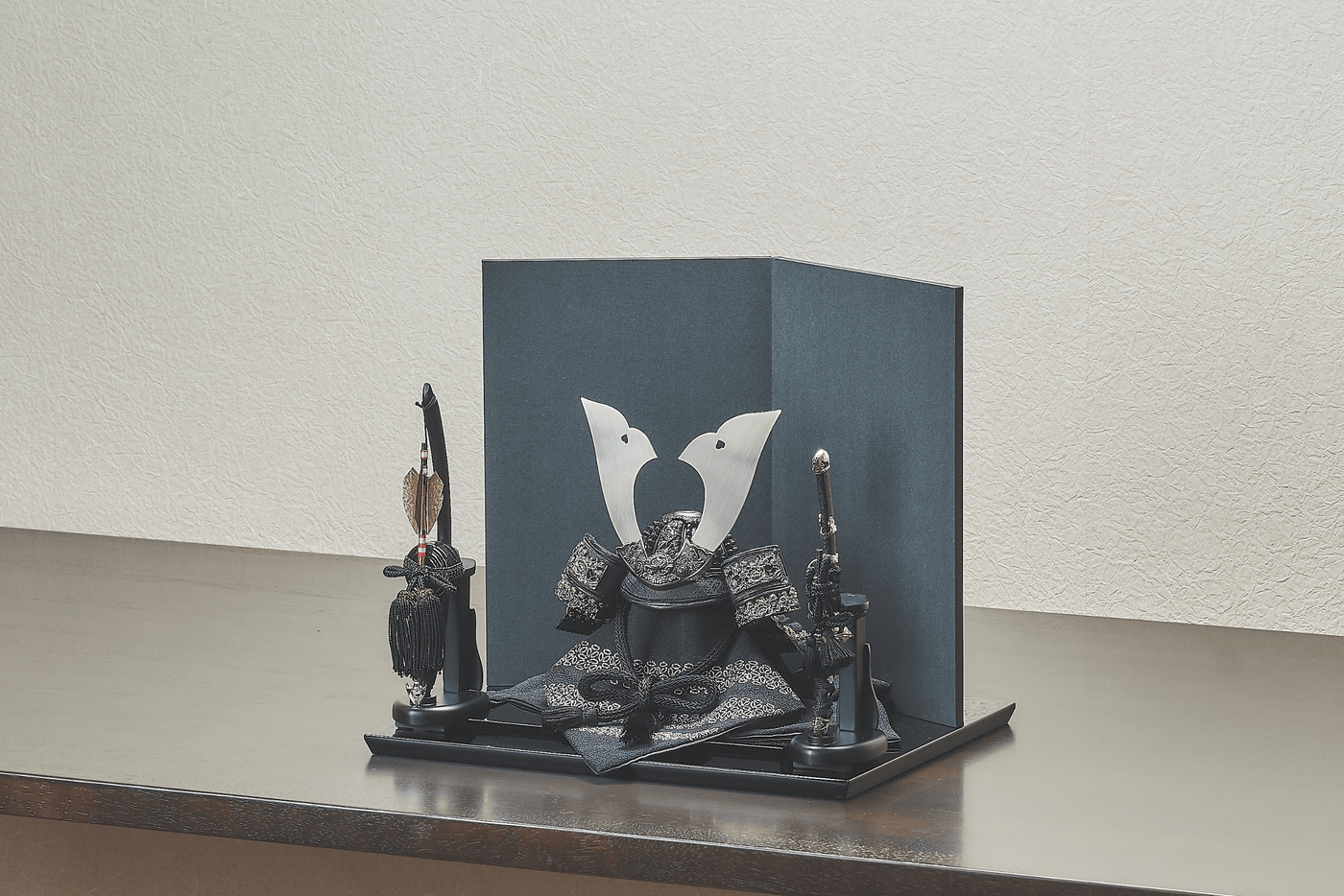 漆黒に煌めく兜