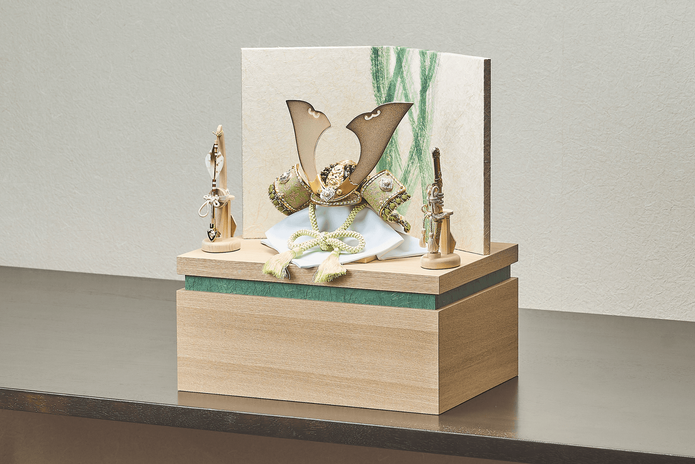 若葉色、風立涌に大鍬形の兜