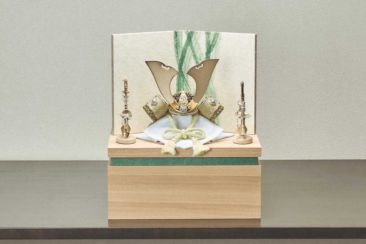 若葉色、風立涌に大鍬形の兜