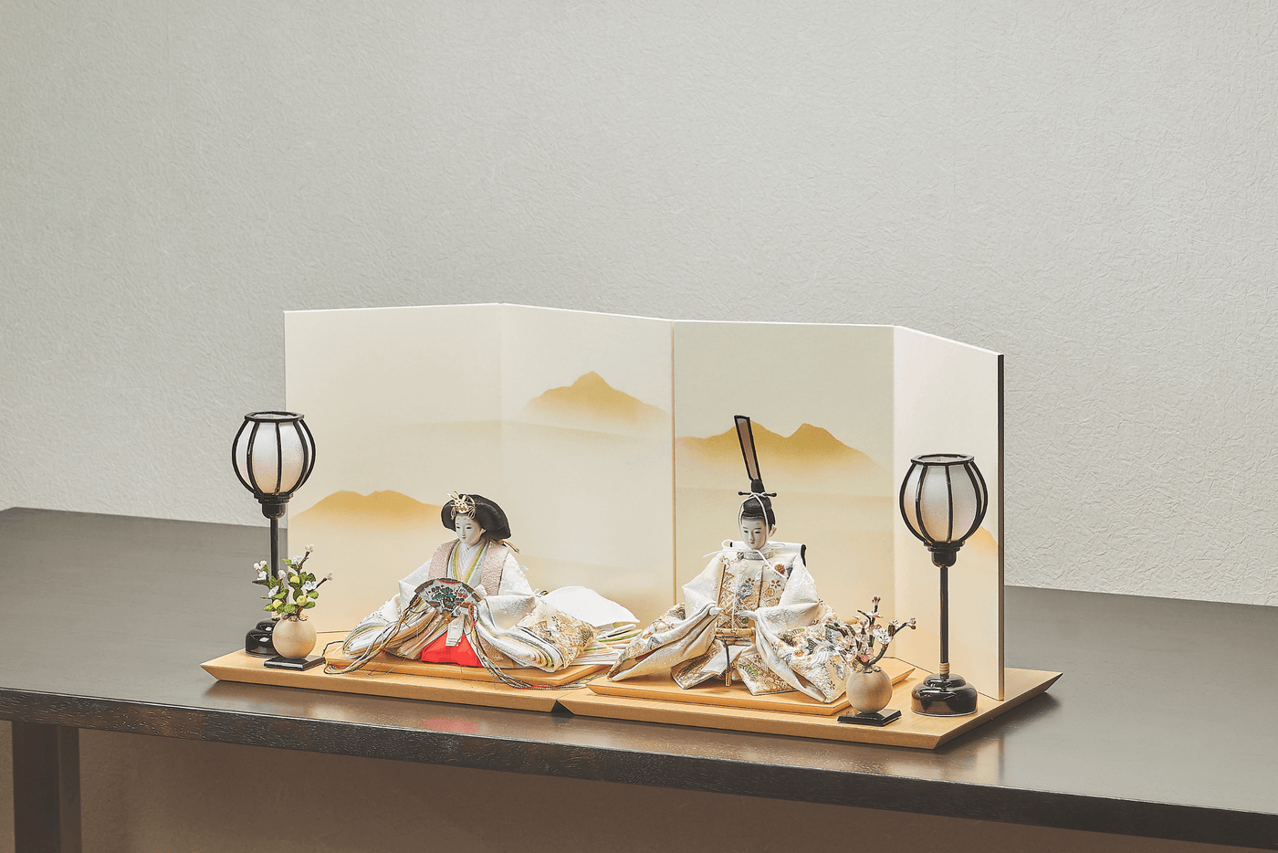 うららか、金と松のおひなさま（中）