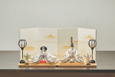 うららか、金と松のおひなさま（中）