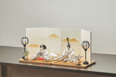 うららか、金と松のおひなさま（中）