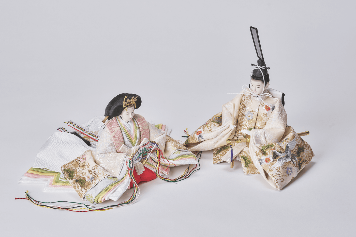 うららか、金と松のおひなさま（中）