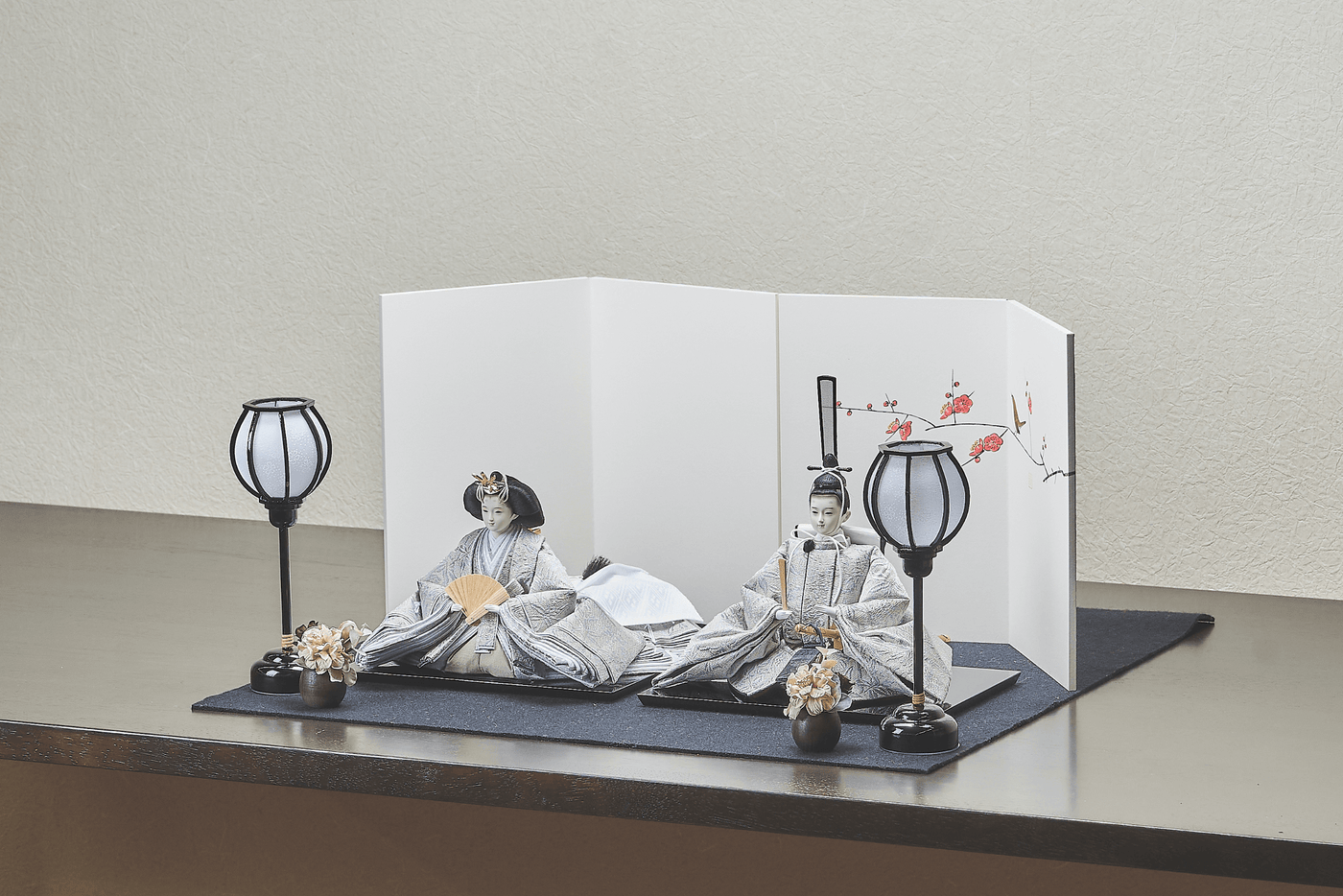 梅鶯と白銀のおひなさま