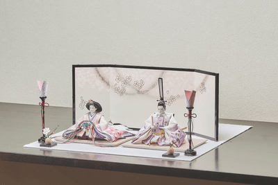 春霞に、春の香りのおひなさま