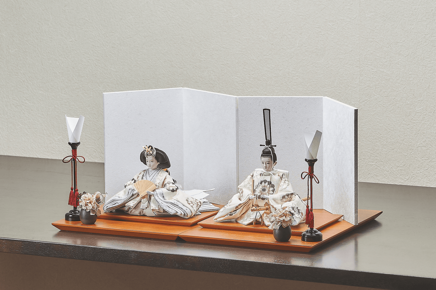 亜麻色、洋花のおひなさま