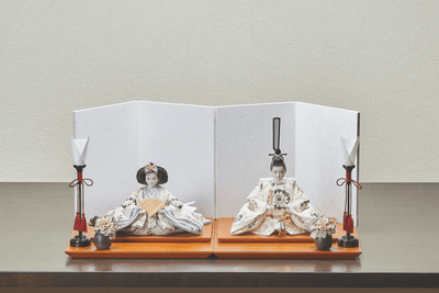 亜麻色、洋花のおひなさま