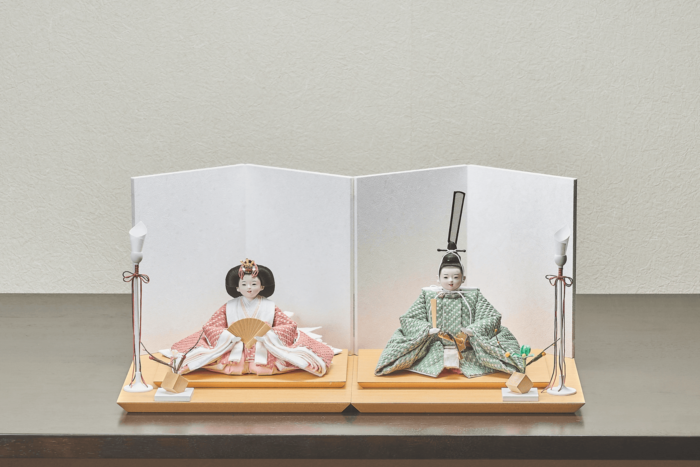 桃色と若草色のおひなさま