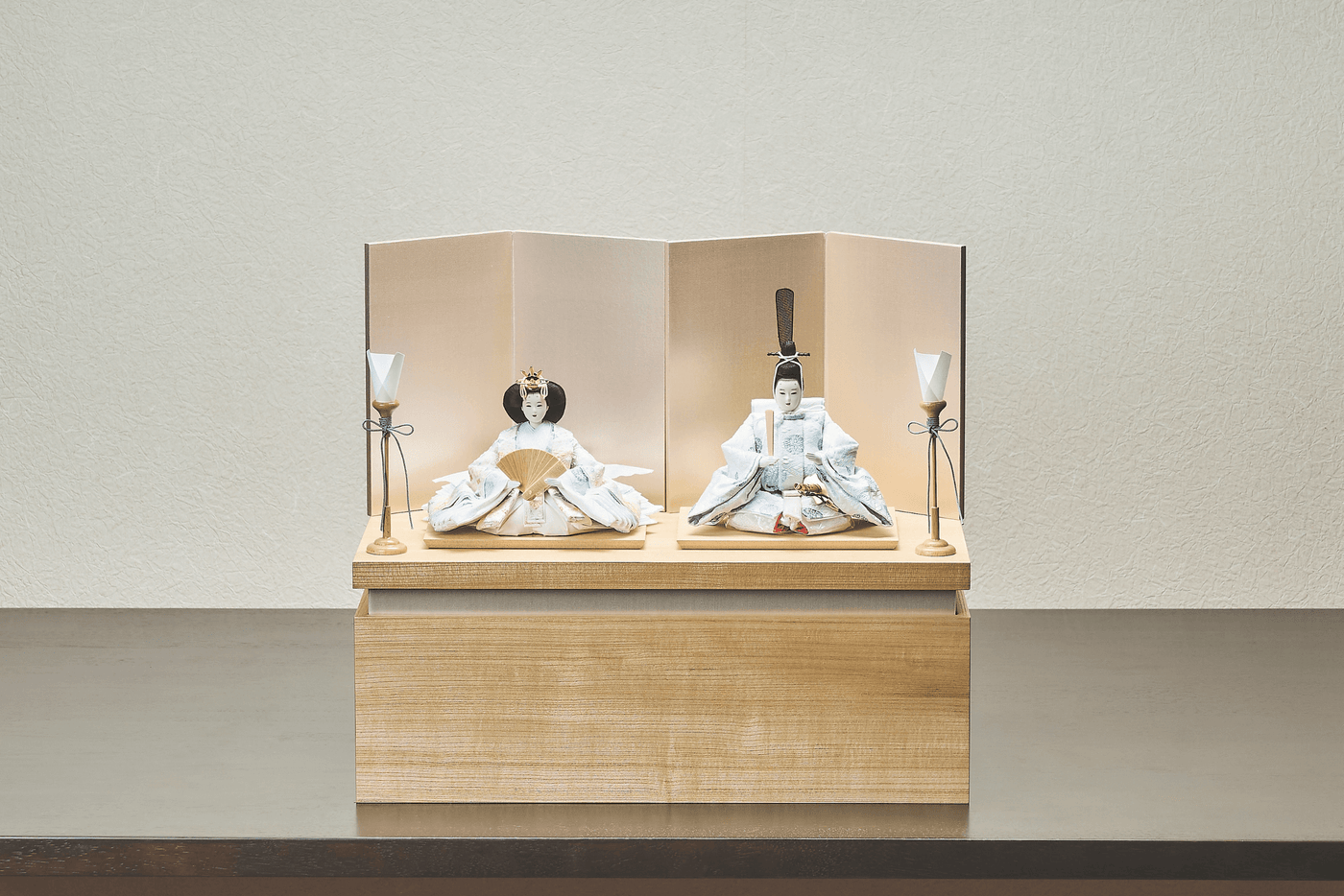 西陣の絹、向鶴と色々小葵文のおひなさま