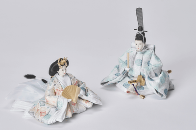 西陣の絹、向鶴と色々小葵文のおひなさま