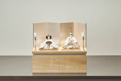 桜箔に金華の煌めくおひなさま