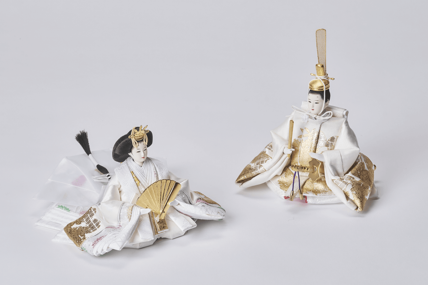 桜箔に金華の煌めくおひなさま