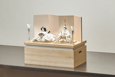 桜箔に金華の煌めくおひなさま