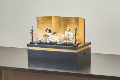 流れ金色箔に金華の煌めくおひなさま