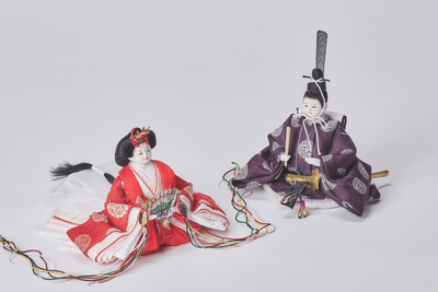 流れ金色箔に平安文様のおひなさま