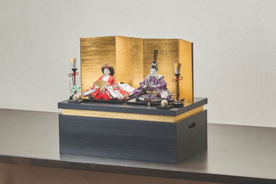 流れ金色箔に平安文様のおひなさま