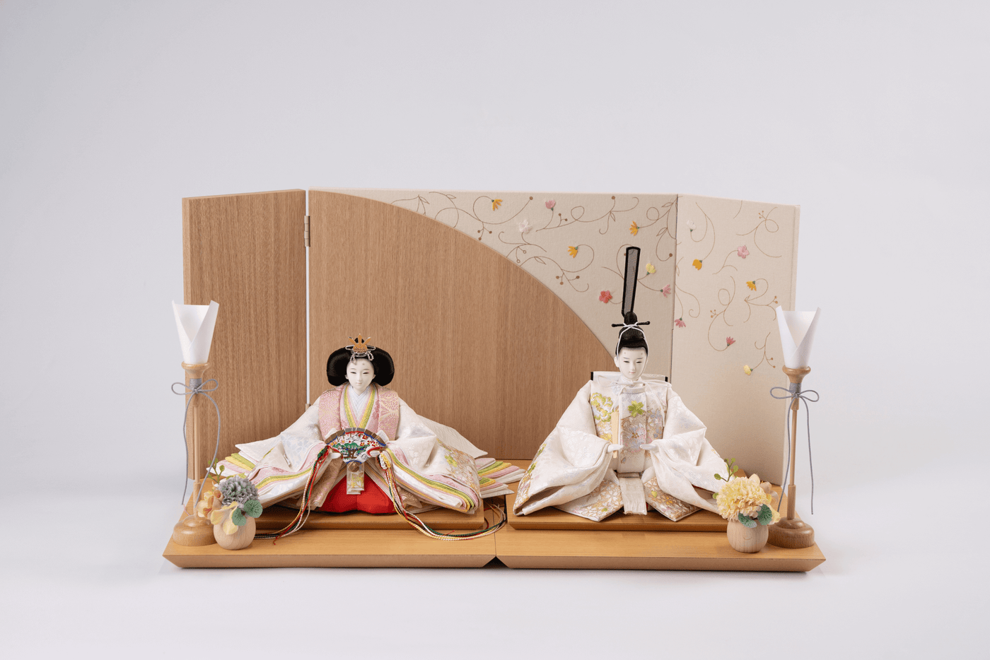 唐草色々刺繍に遠山と牡丹のおひなさま