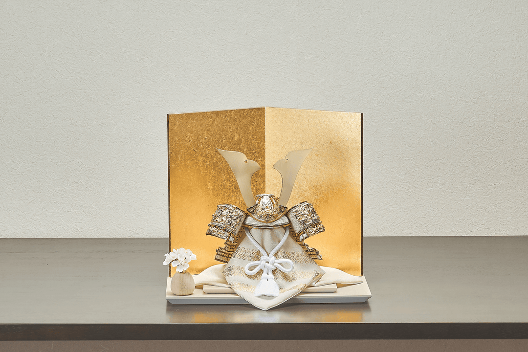 純白の金色兜 – 人形工房 左京