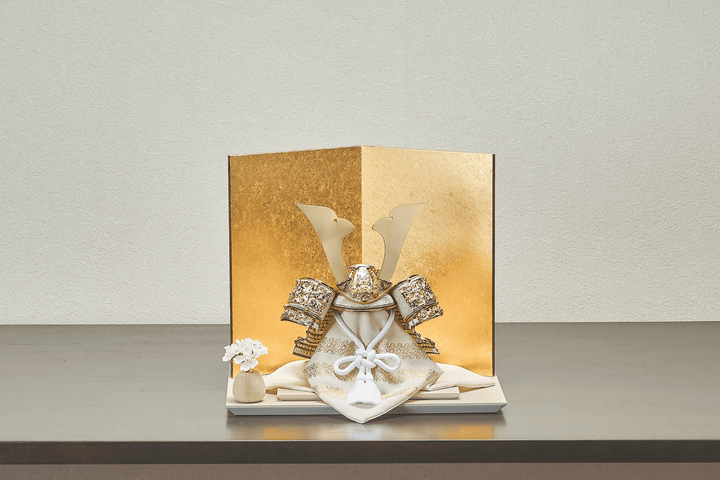 純白の金色兜 – 人形工房 左京
