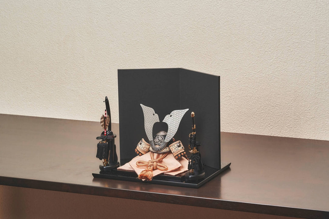 胡桃色の兜 – 人形工房 左京