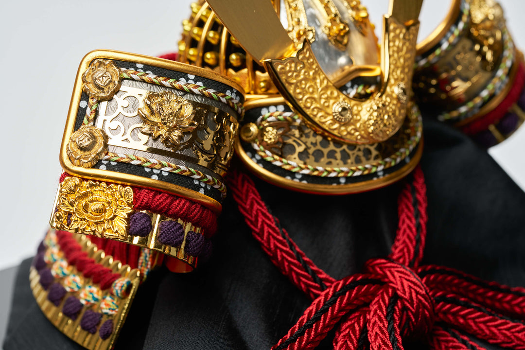 唐草彫金の兜 - 兜櫃 – 人形工房 左京