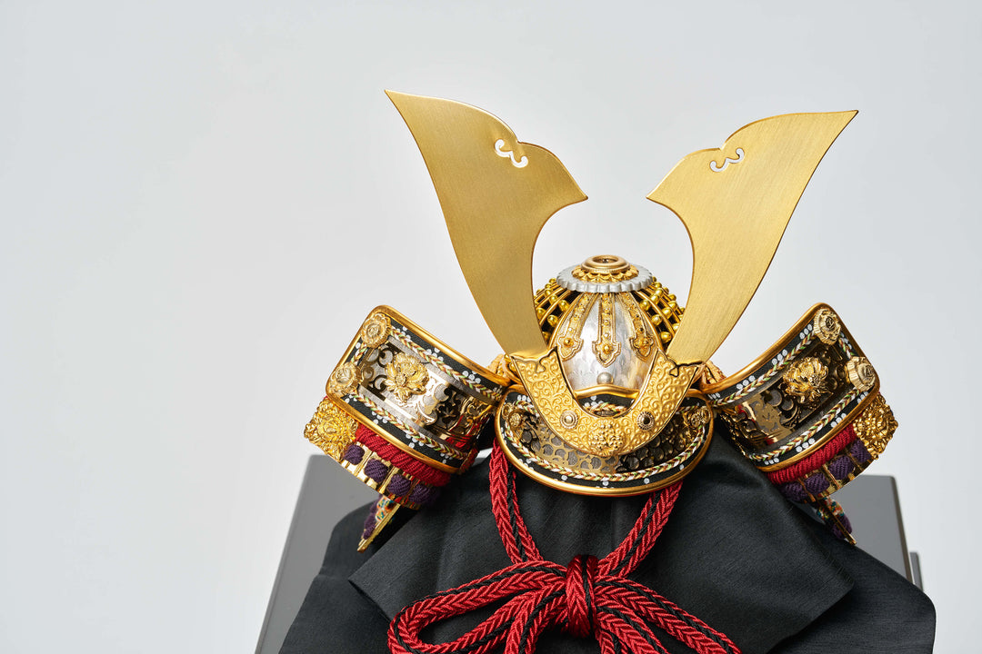 兜人形★総彫金造り京風仕立て★琇山 兜人形☆総彫金造り京風仕立て☆琇山