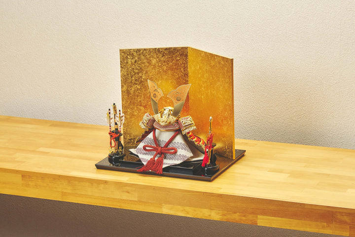 金色に鏨彫の朱兜 – 人形工房 左京