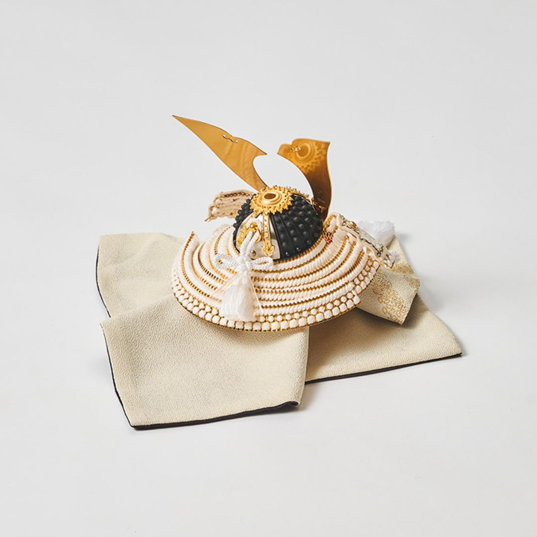 藻勝見文、純白の金兜 - 兜櫃 – 人形工房 左京