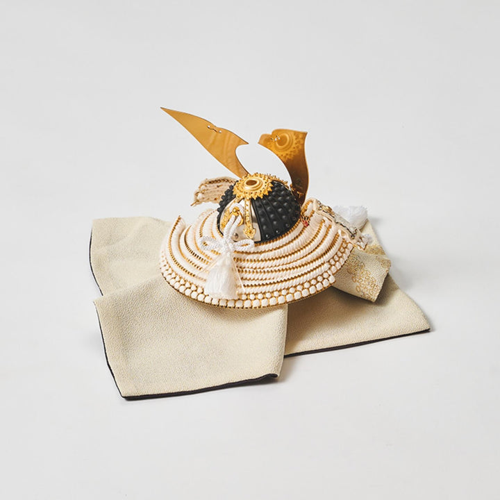 藻勝見文、純白の金兜 - 兜櫃 – 人形工房 左京