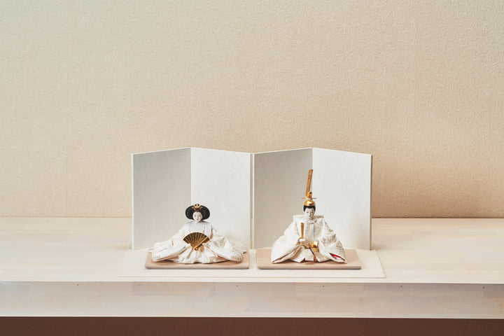 純白、絹のおひなさま – 人形工房 左京