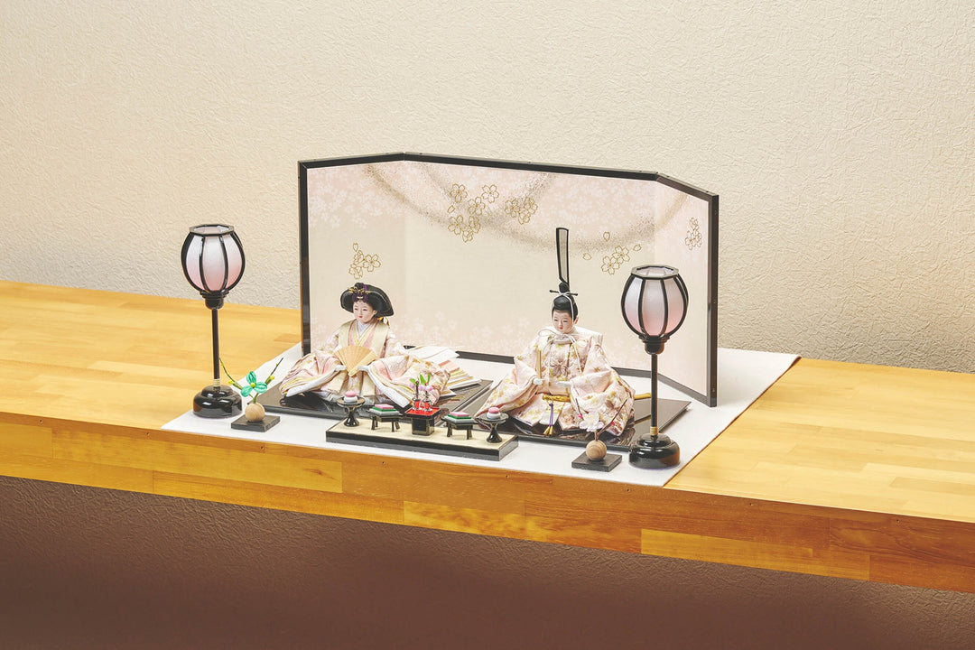 桜色のおひなさまとひな道具 – 人形工房 左京