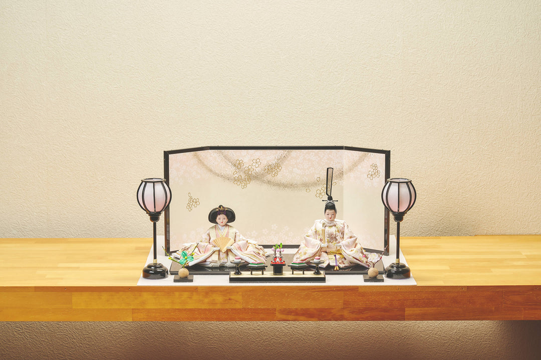 桜色のおひなさまとひな道具 – 人形工房 左京