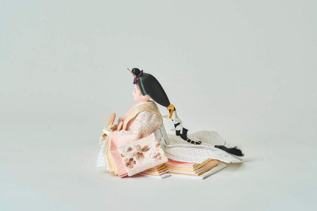 桜色のおひなさまとひな道具 – 人形工房 左京