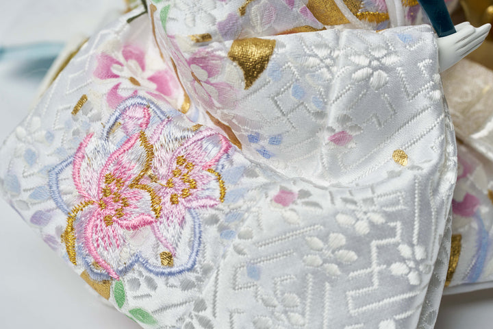 ●くみ●新品おひなさま●　桜づくし刺繍飾り　琵琶と琴のお道具付 ○くみ○新品おひなさま○ 桜づくし刺繍飾り 琵琶と琴のお道具付