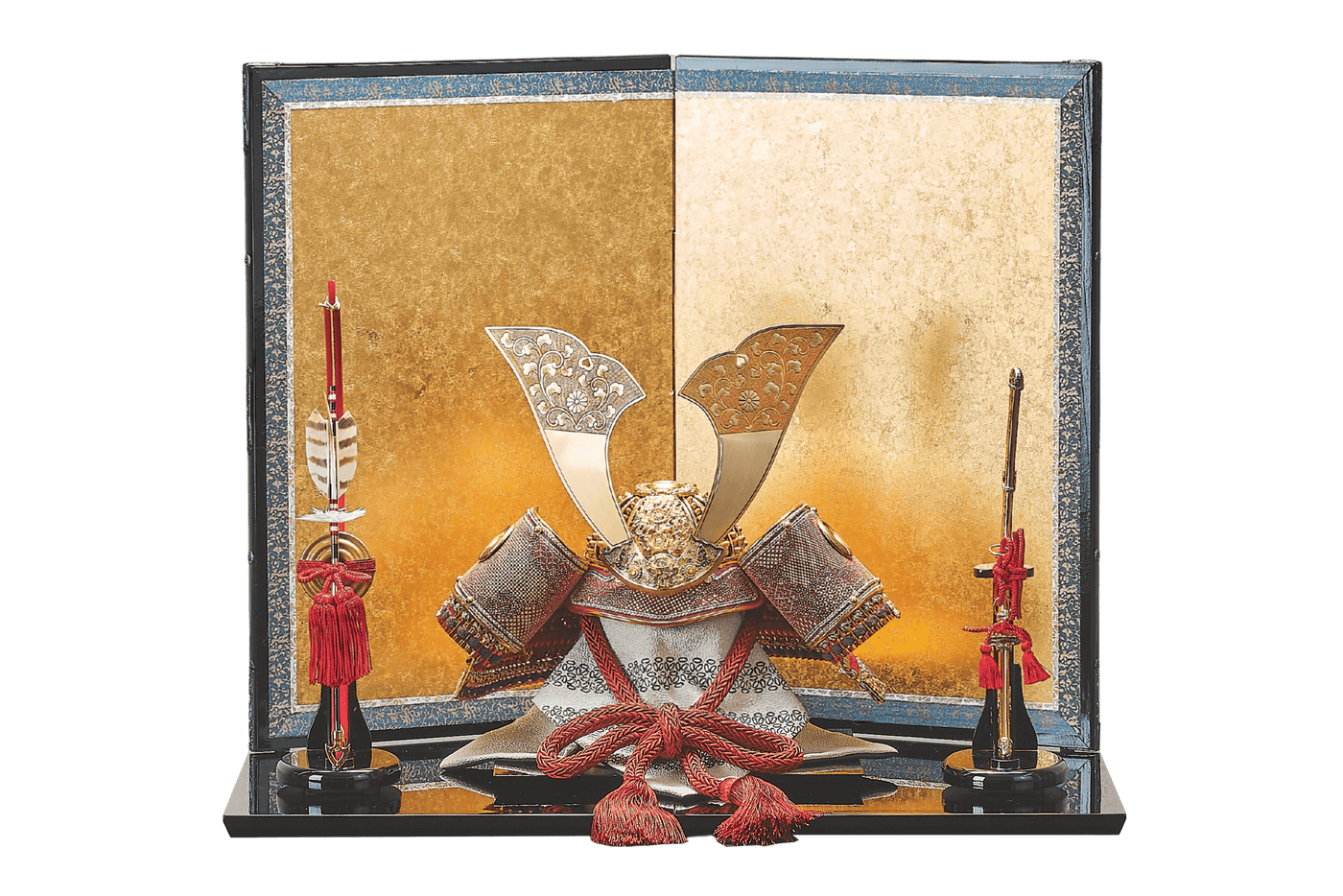 ぼかし金に金色に鏨彫の大兜