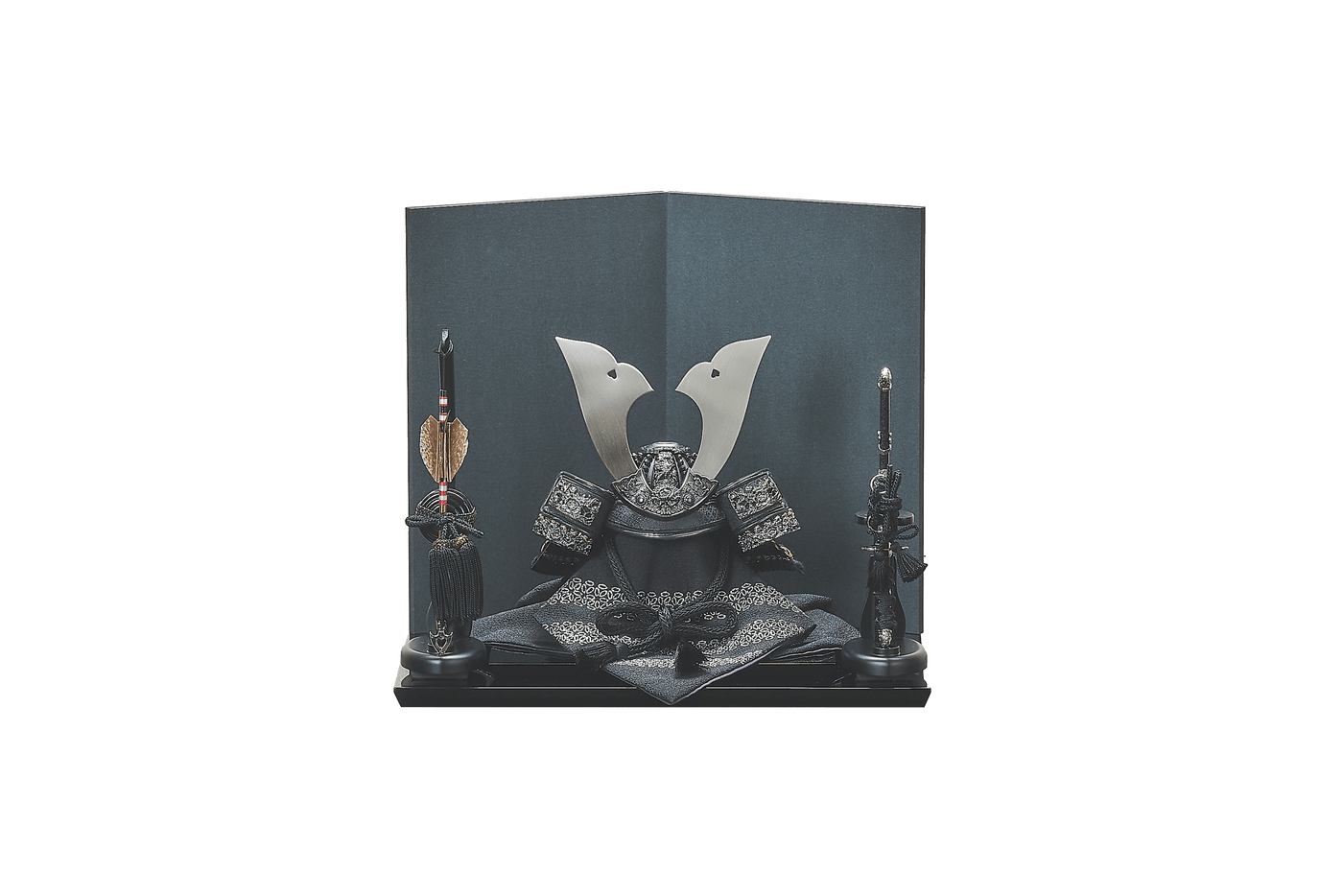 漆黒に煌めく兜