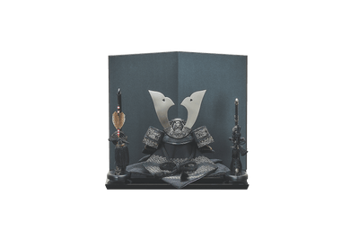 漆黒に煌めく兜