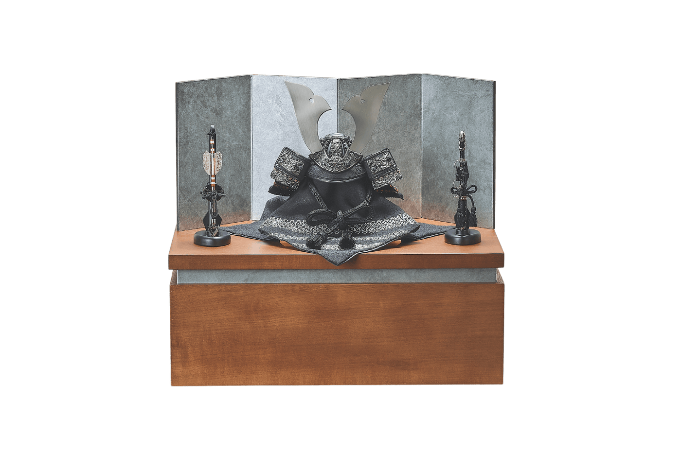 錫色に漆黒の煌めく兜