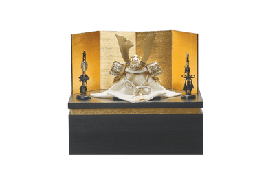 流れ金色箔に秘色の兜