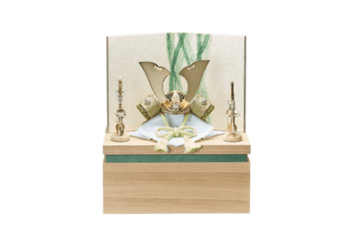 若葉色、風立涌に大鍬形の兜