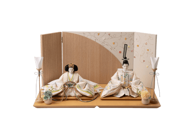 唐草色々刺繍に小花丸文のおひなさま